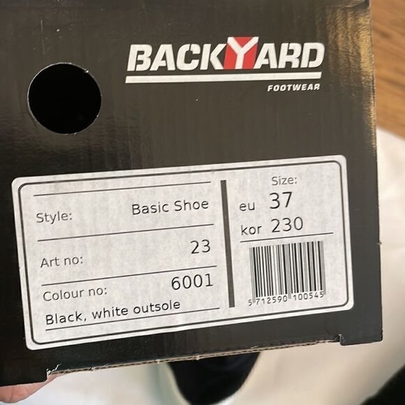 BACKYARD FOOTWEAR BLACK AND WHITE SNEAKERS.  NEW IN BOX - Picture 7 of 8